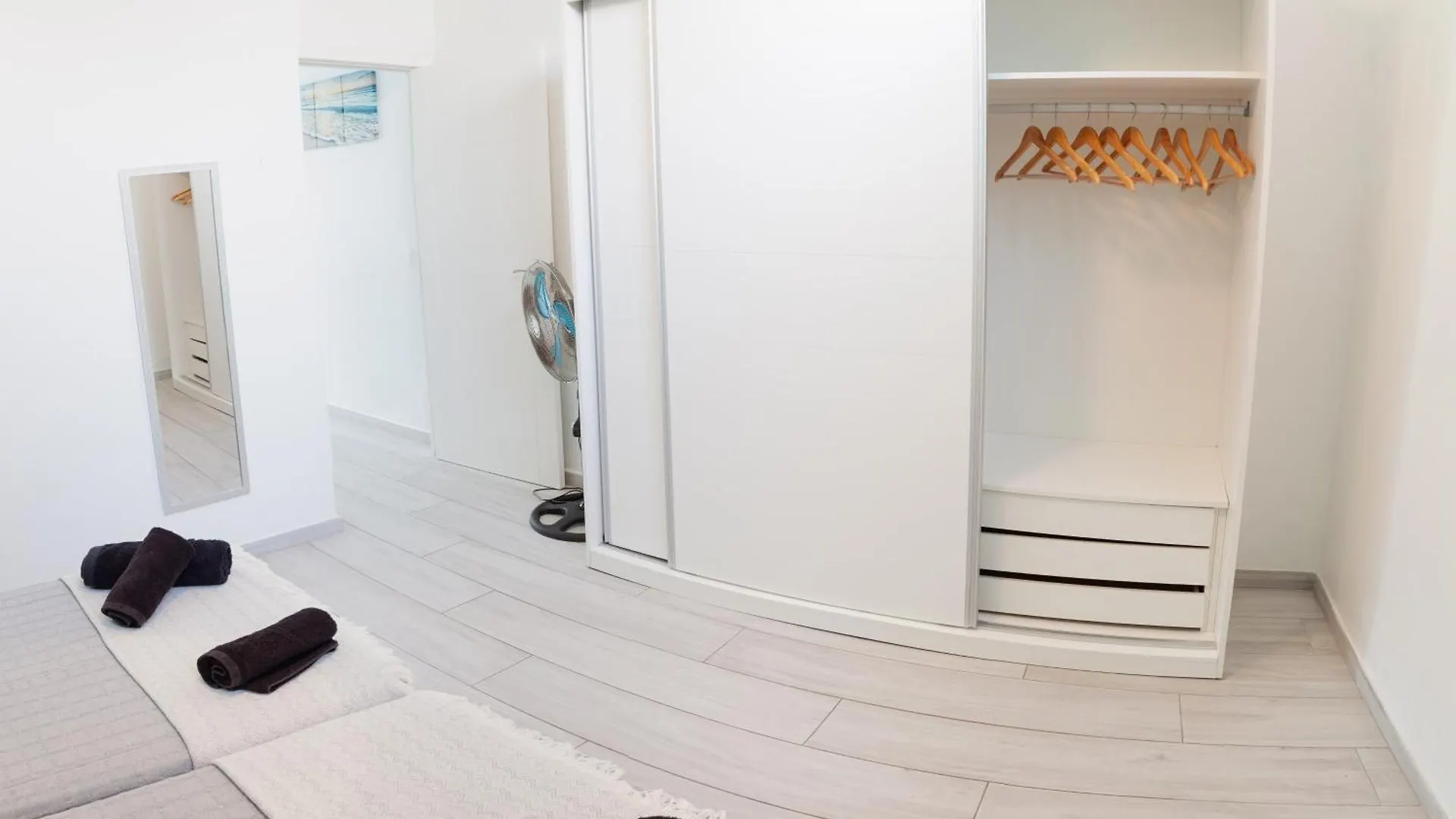Apartamentos Pajaro Amarillo Y Turquesa Tarifa