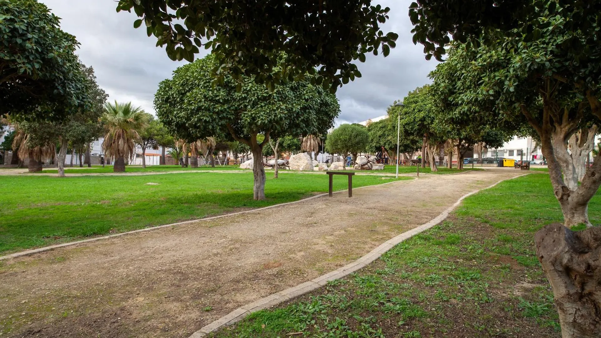 Apartamentos Pajaro Amarillo Y Turquesa Tarifa España