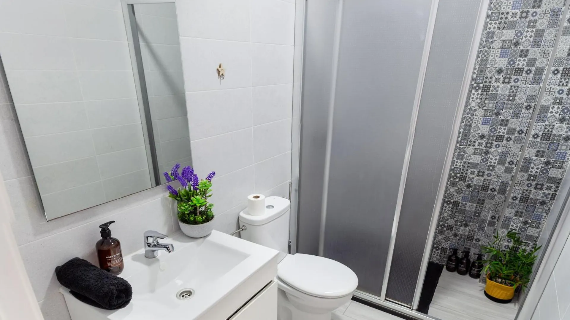 Apartamentos Pajaro Amarillo Y Turquesa Tarifa España
