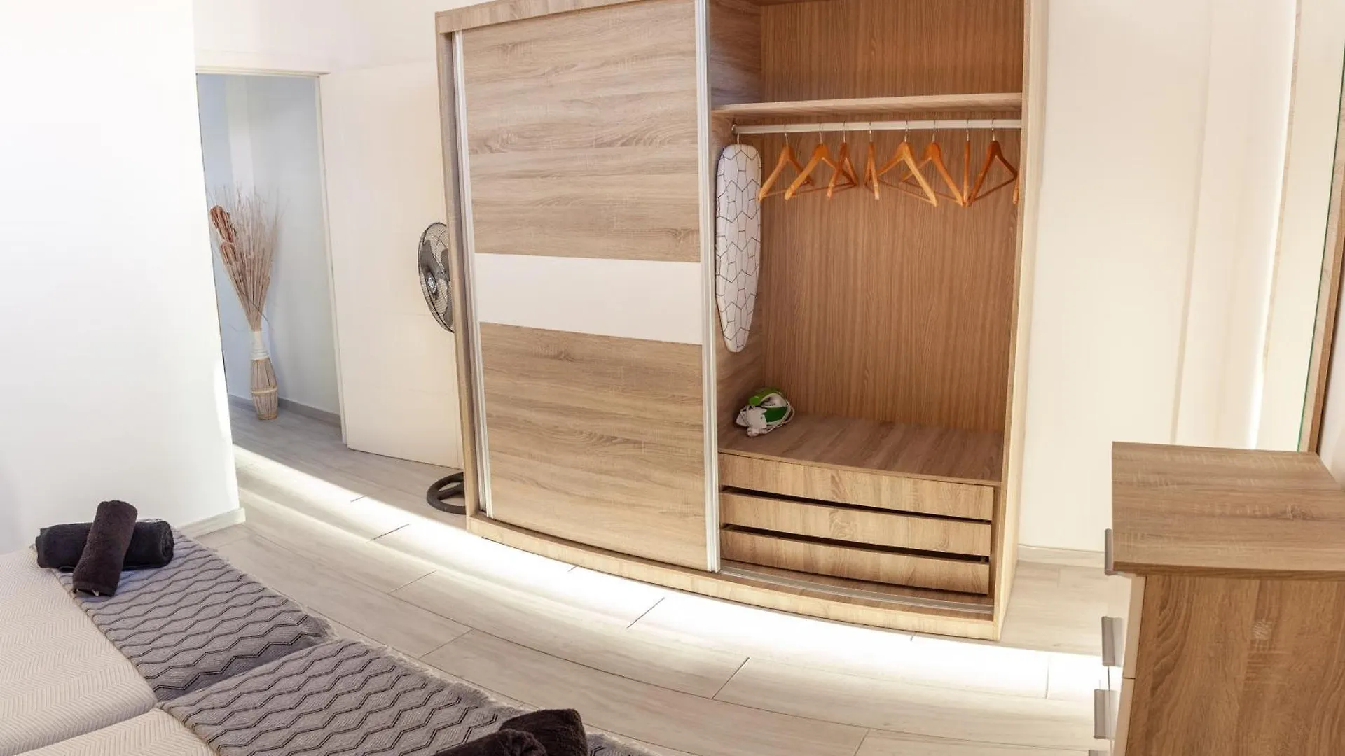 Apartamentos Pajaro Amarillo Y Turquesa Tarifa