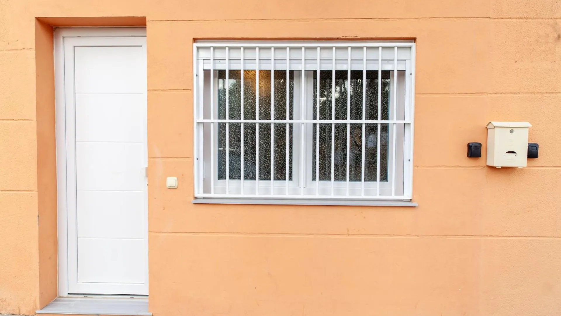 Apartamentos Pajaro Amarillo Y Turquesa Tarifa Apartment