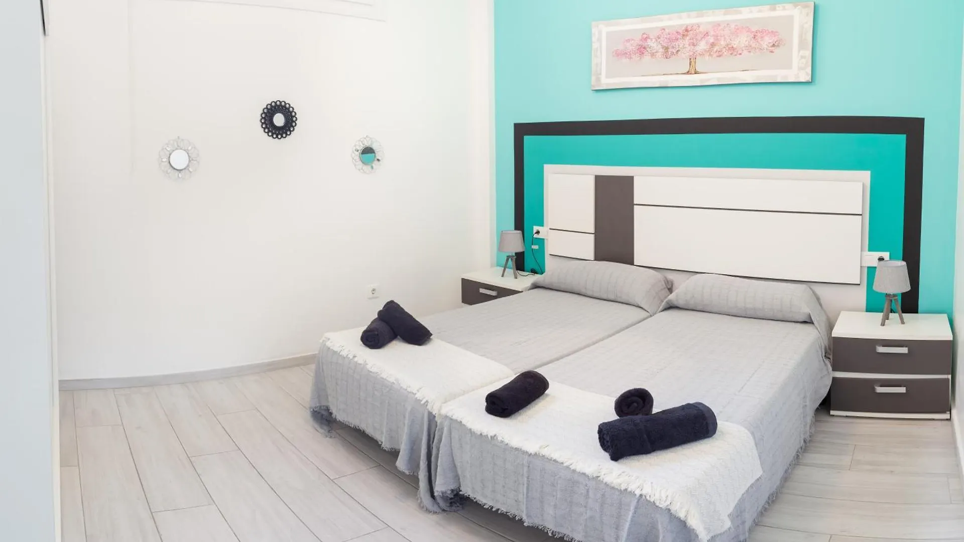 Apartamentos Pajaro Amarillo Y Turquesa Tarifa Apartment